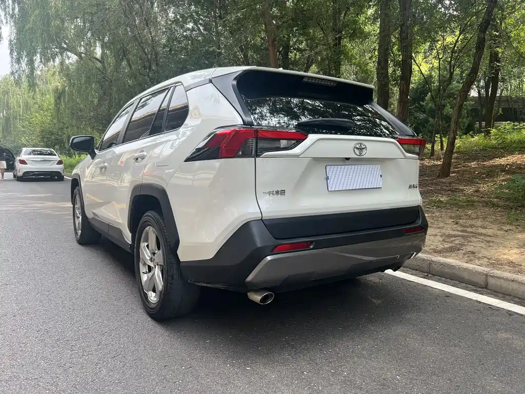 Toyota RAV4 2021