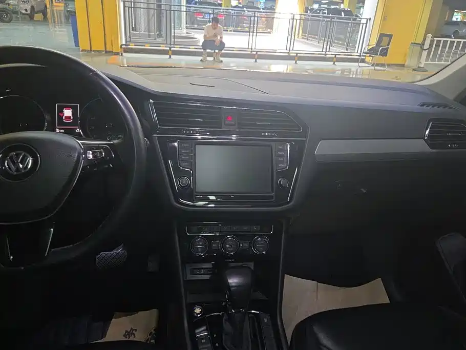 Volkswagen Tiguan L 2018 — фото 13