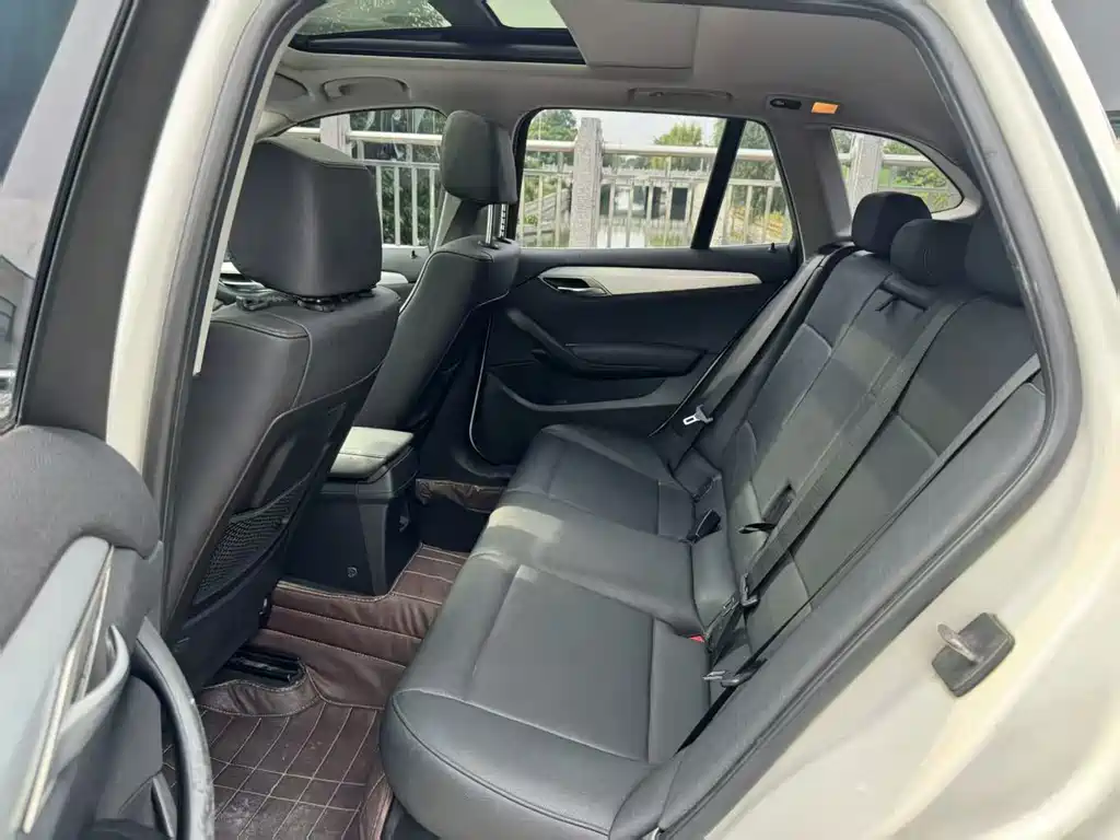 BMW X1 2015 — фото 15