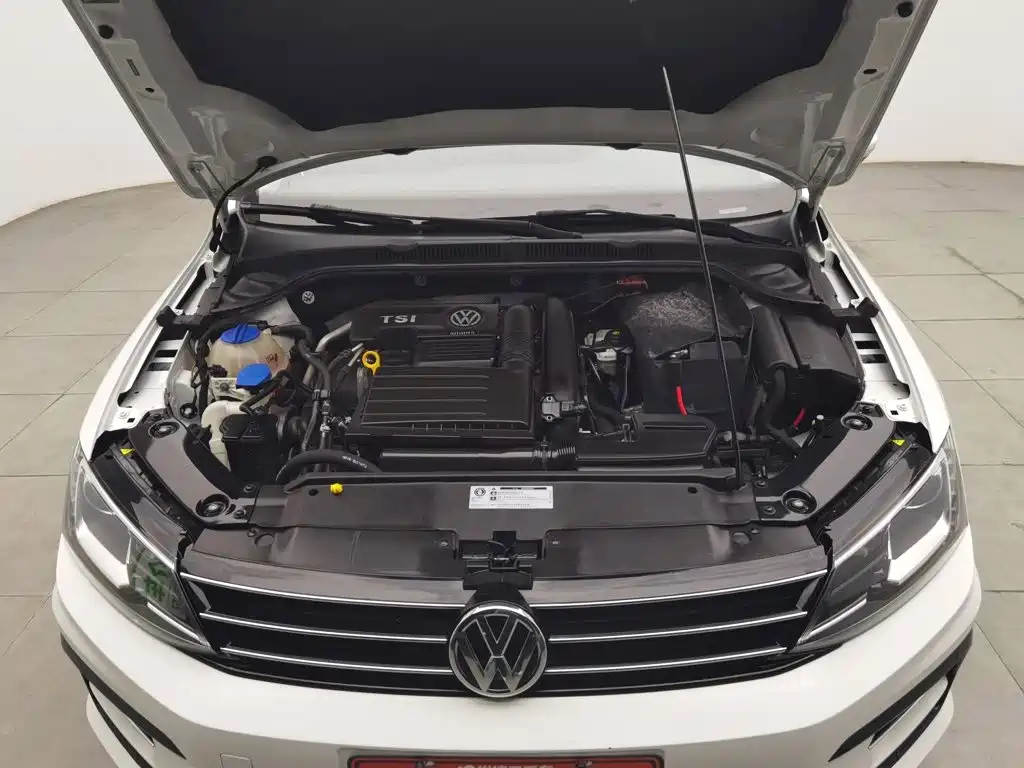 Volkswagen Sagitar 2018