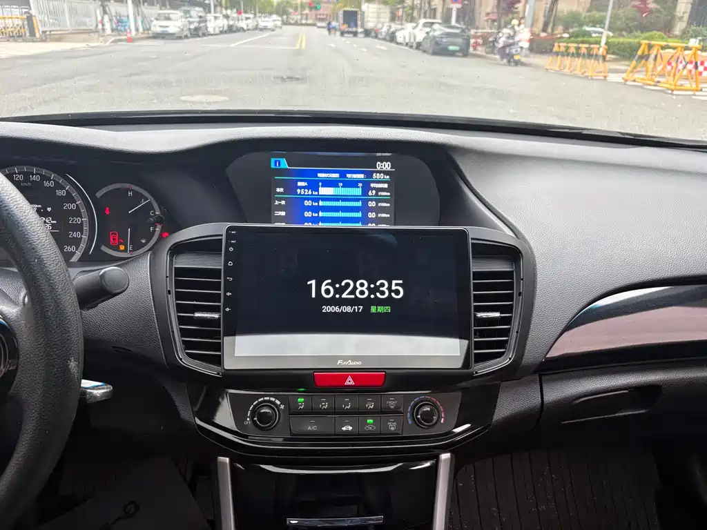 Honda Accord 2017 — фото 13