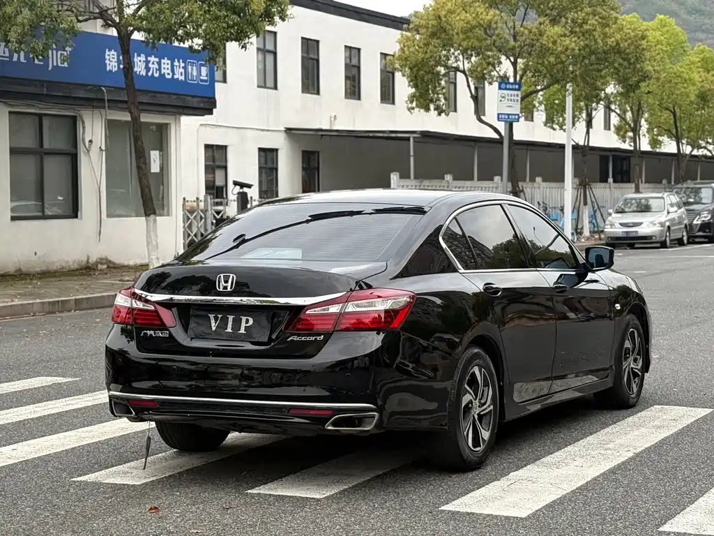 Honda Accord 2017 — фото 15