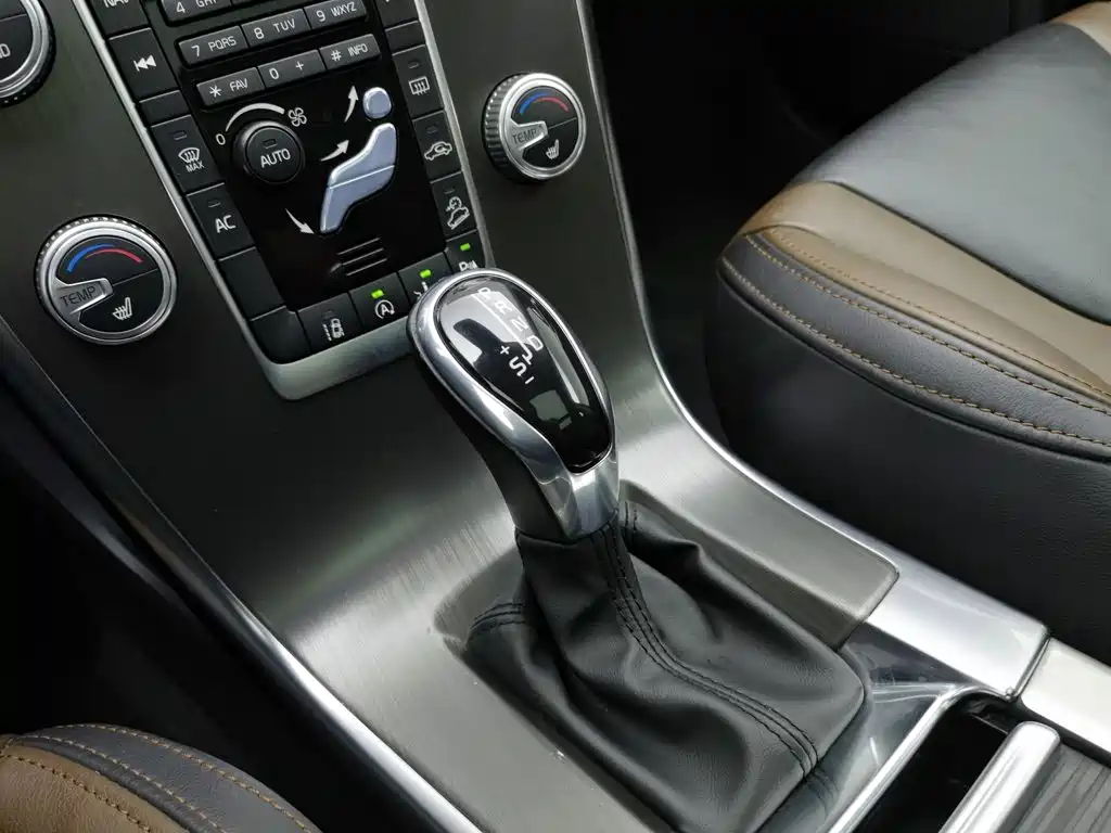 Volvo XC60 2015 — фото 13
