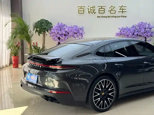 Porsche Panamera 2025