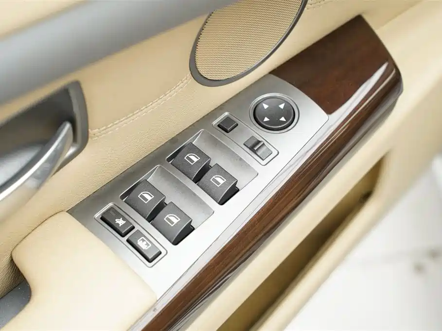 BMW 7 Series 2008 — фото 26