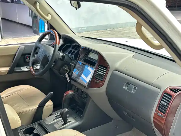 Mitsubishi Pajero 2006
