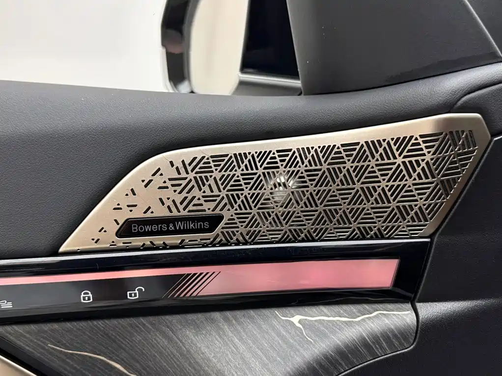 BMW 5 Series 2025 — фото 15