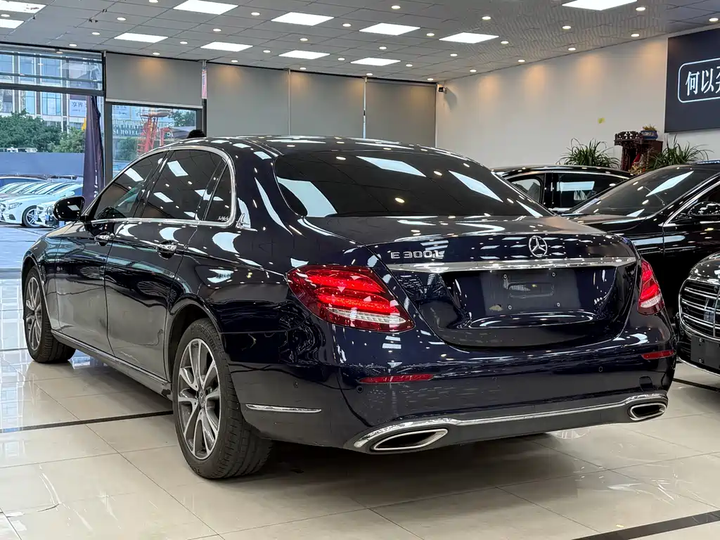 Mercedes-Benz E-Class 2018 — фото 19