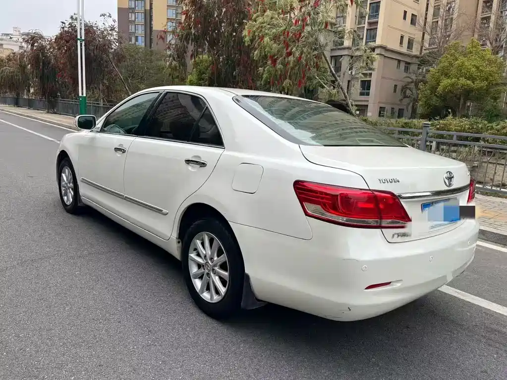 Toyota Camry 2010 — фото 8