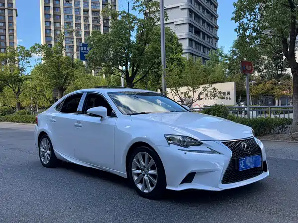 Lexus IS 2014