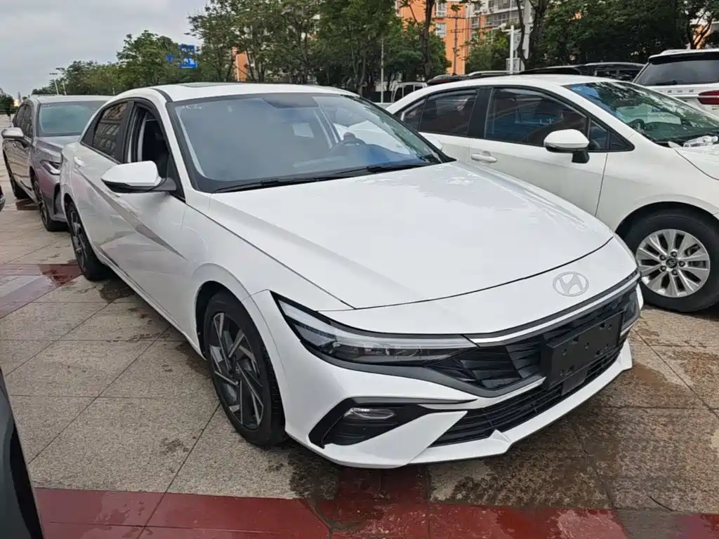 Hyundai Elantra 2025