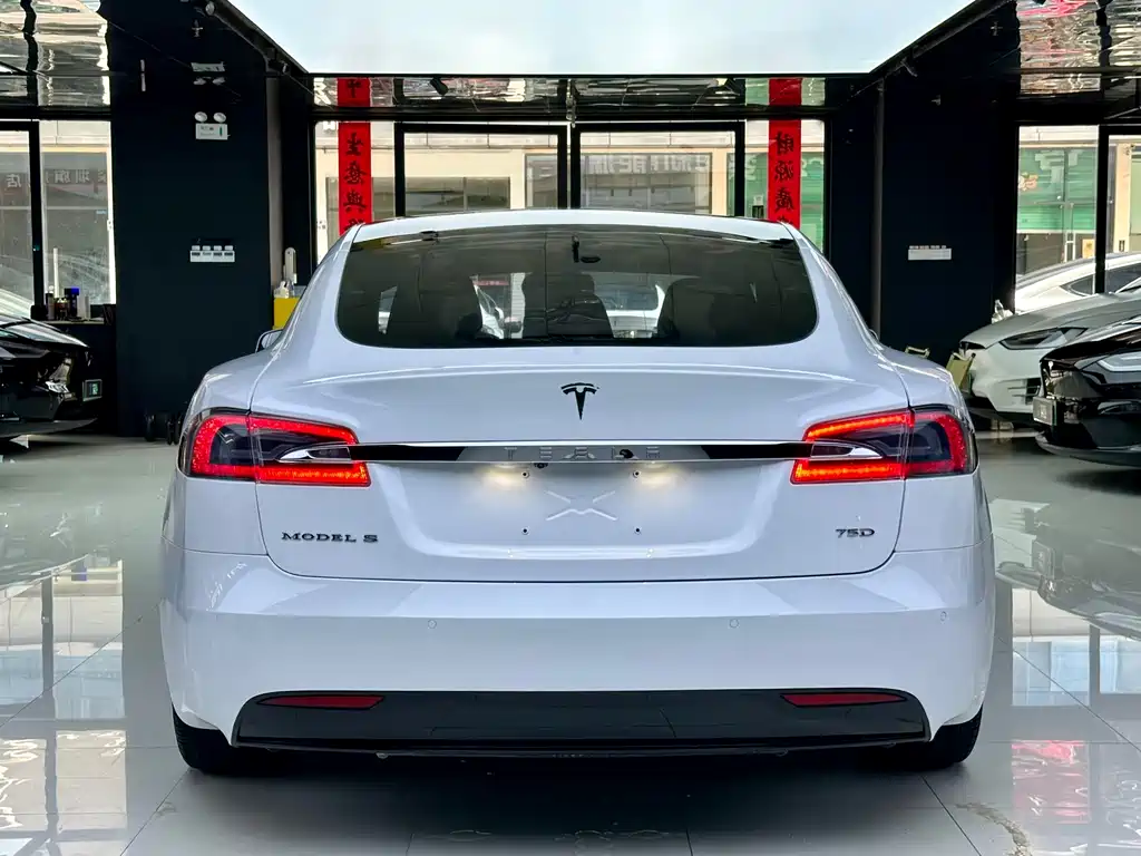 Tesla Model S 2018 — фото 5