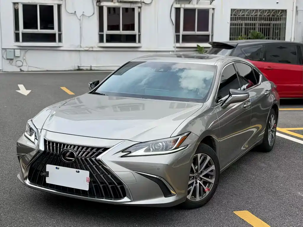 Lexus ES 2022 — фото 16