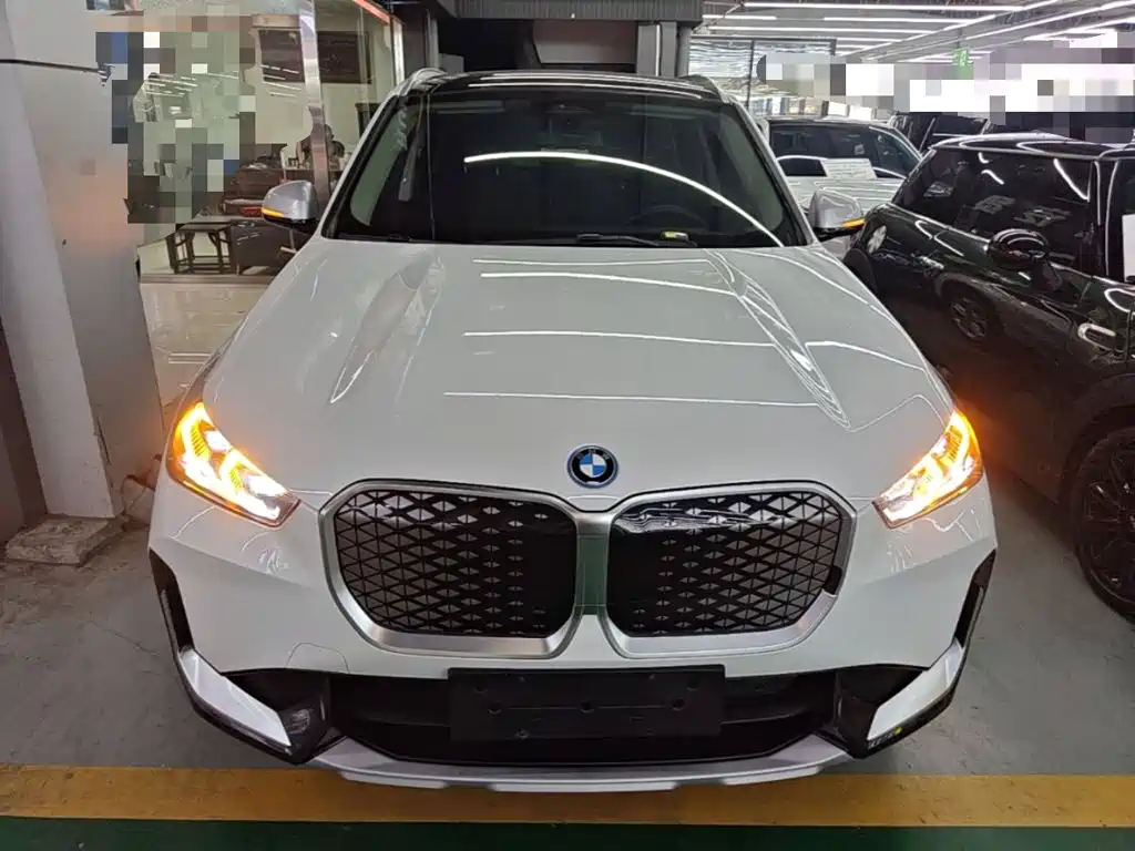 BMW iX1 2024