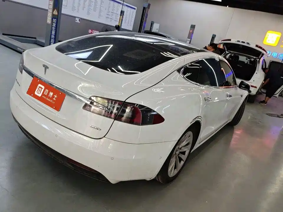Tesla Model S 2016