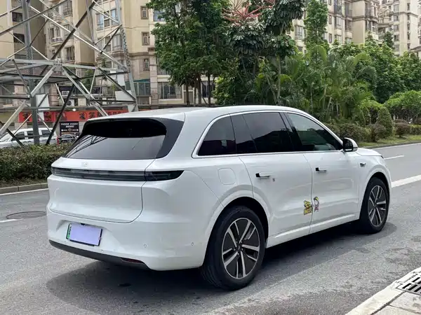 Li Auto L6 2025