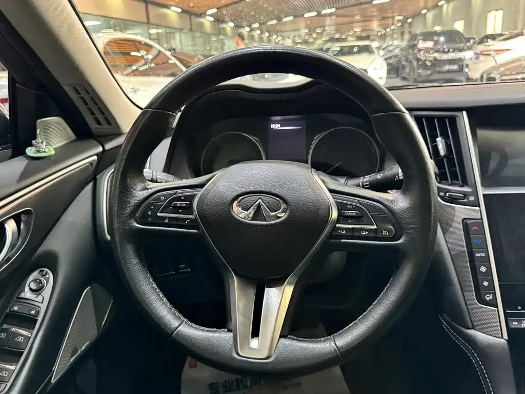 Infiniti Q50L 2018 — фото 28