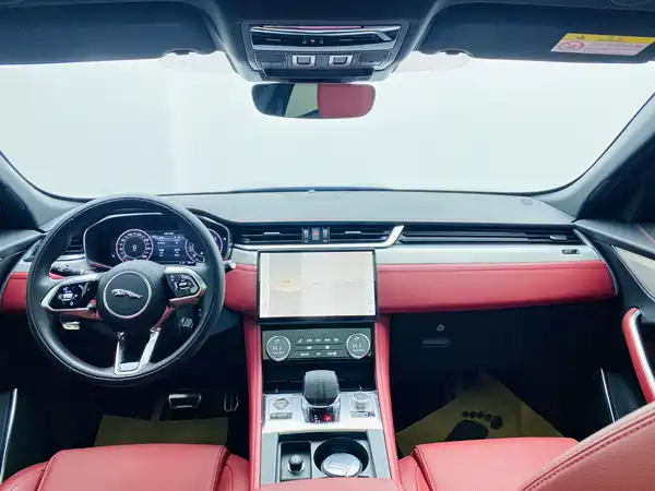 Jaguar F-PACE 2024