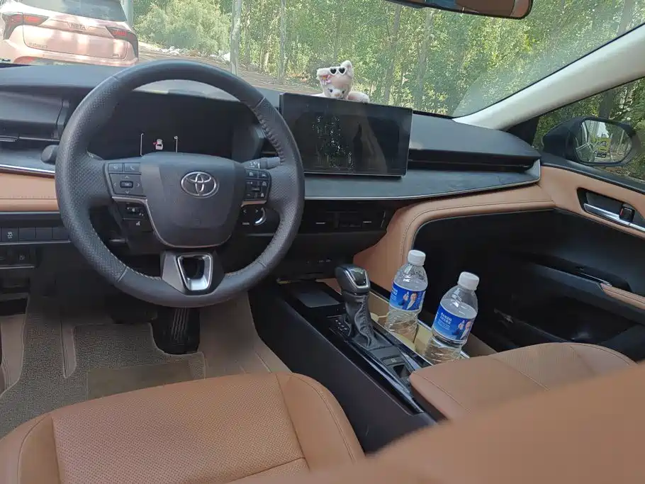 Toyota Camry 2025 — фото 12