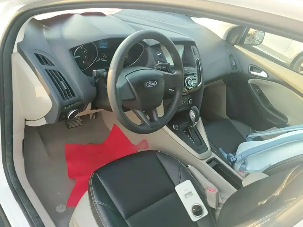 Ford Focus 2016 — фото 10