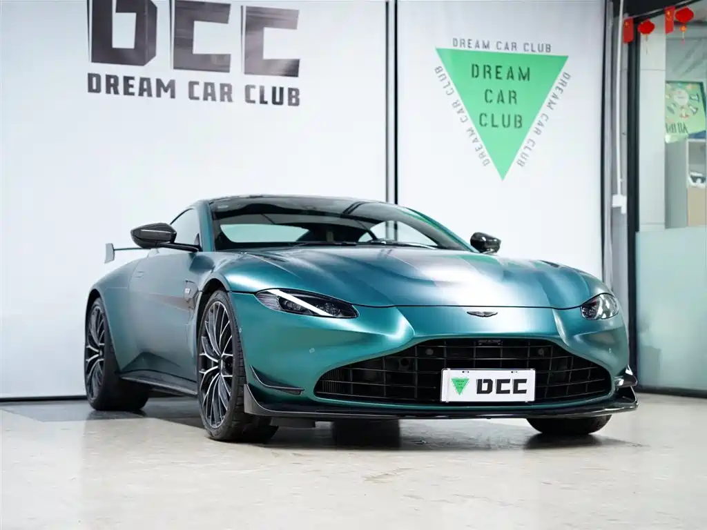 Aston Martin V8 Vantage 2024 — фото 13