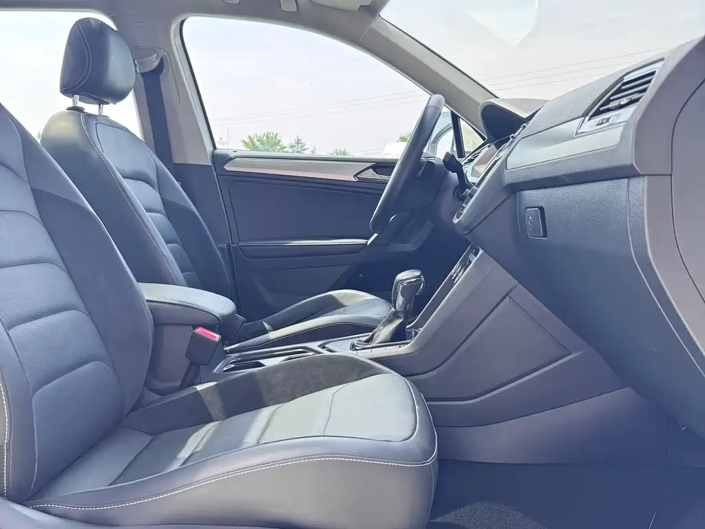 Volkswagen Tiguan L 2017 — фото 11