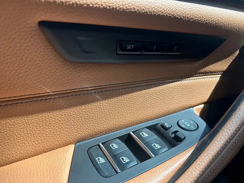 BMW 5 Series 2017 — фото 11