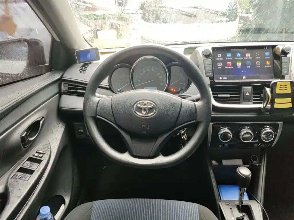 Toyota Yaris L 2017 — фото 3