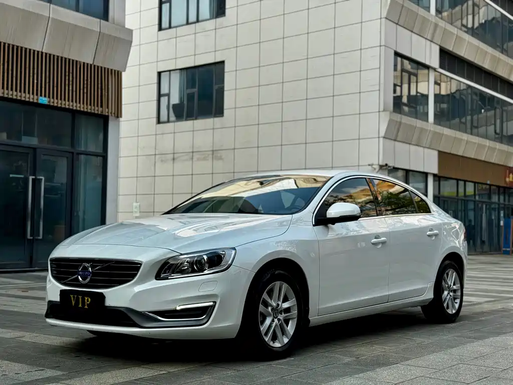 Volvo S60 2017 — фото 1