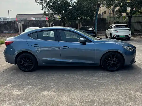 Mazda 3 Axela 2016