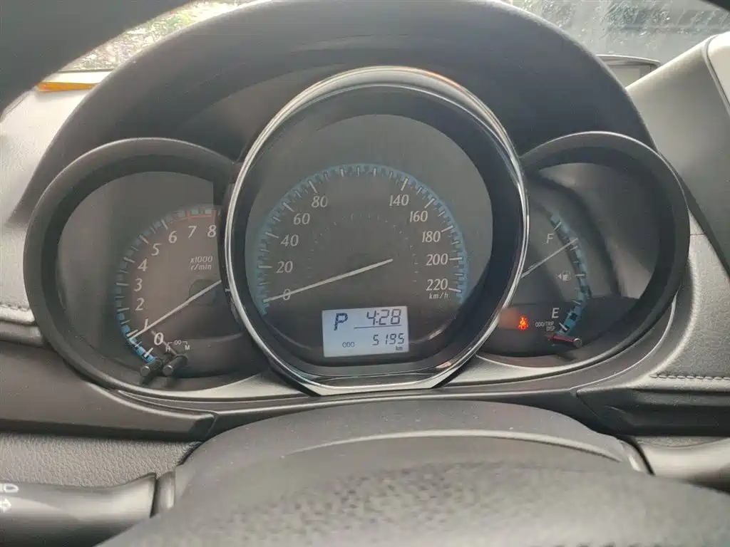 Toyota Yaris L 2017 — фото 4