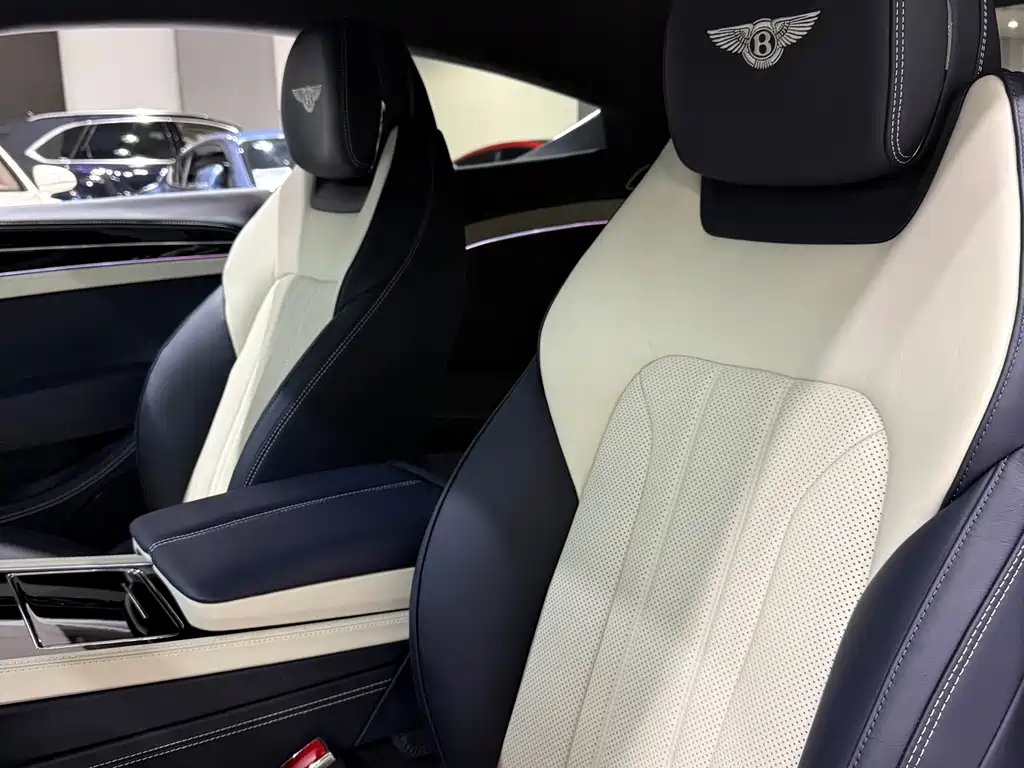 Bentley Continental 2023 — фото 11