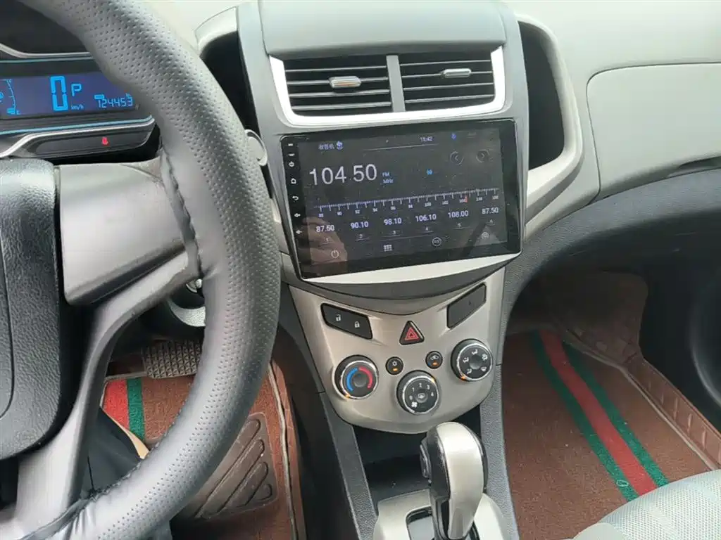 Chevrolet Aveo 2015 — фото 13