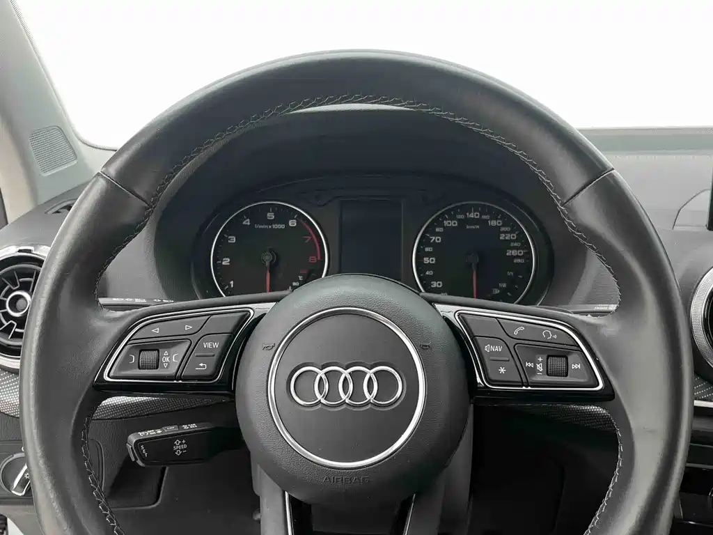 Audi Q2L 2023 — фото 14