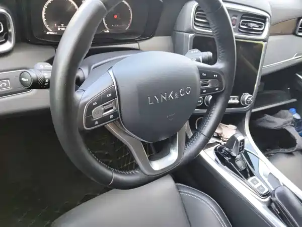 Lynk & Co 01 2020