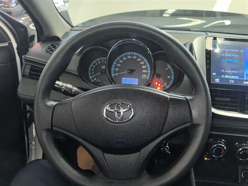Toyota Yaris L 2018 — фото 11
