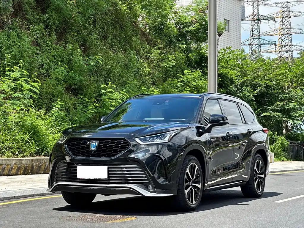 Toyota Crown Kluger 2022