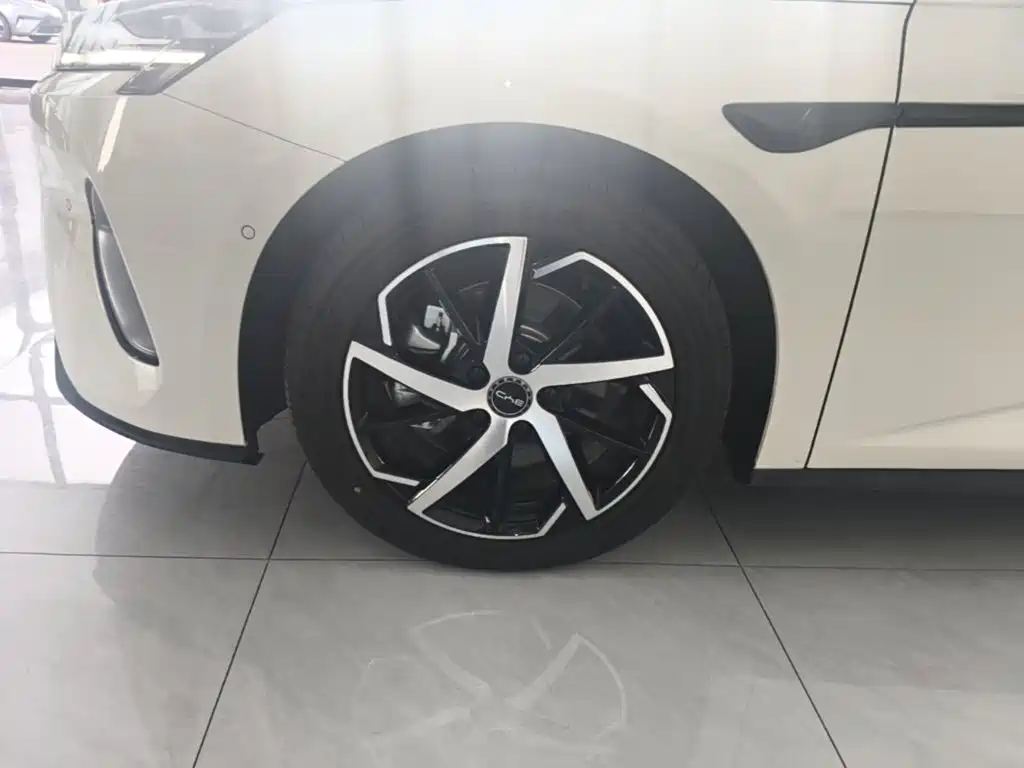 BYD Seal 07 DM-i 2025 — фото 23