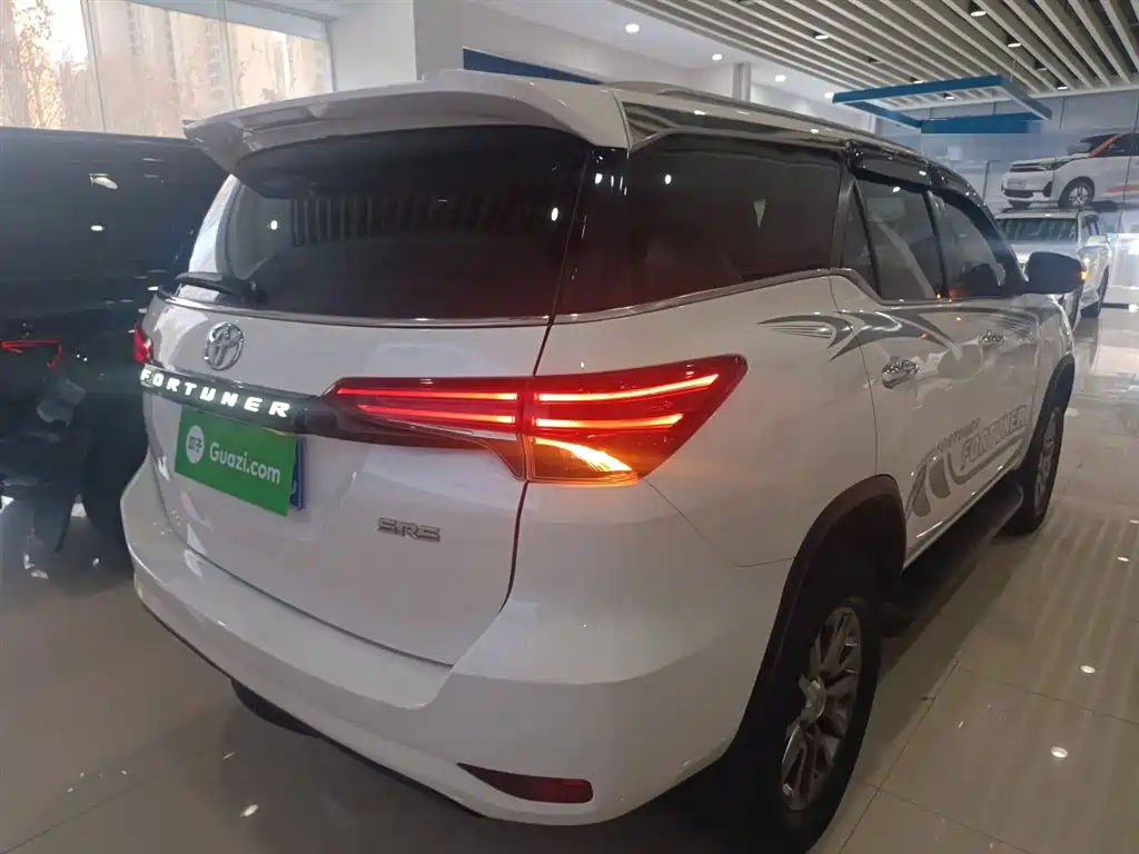 Toyota Fortuner 2019 — фото 7