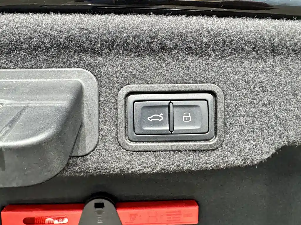 Audi A8 2015 — фото 23