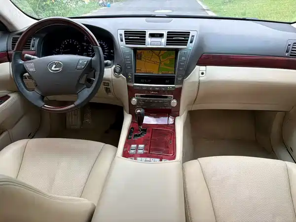 Lexus LS 2010