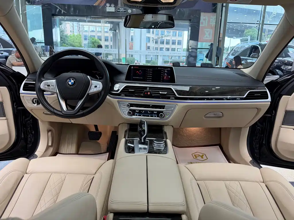 BMW 7 Series 2021 — фото 13