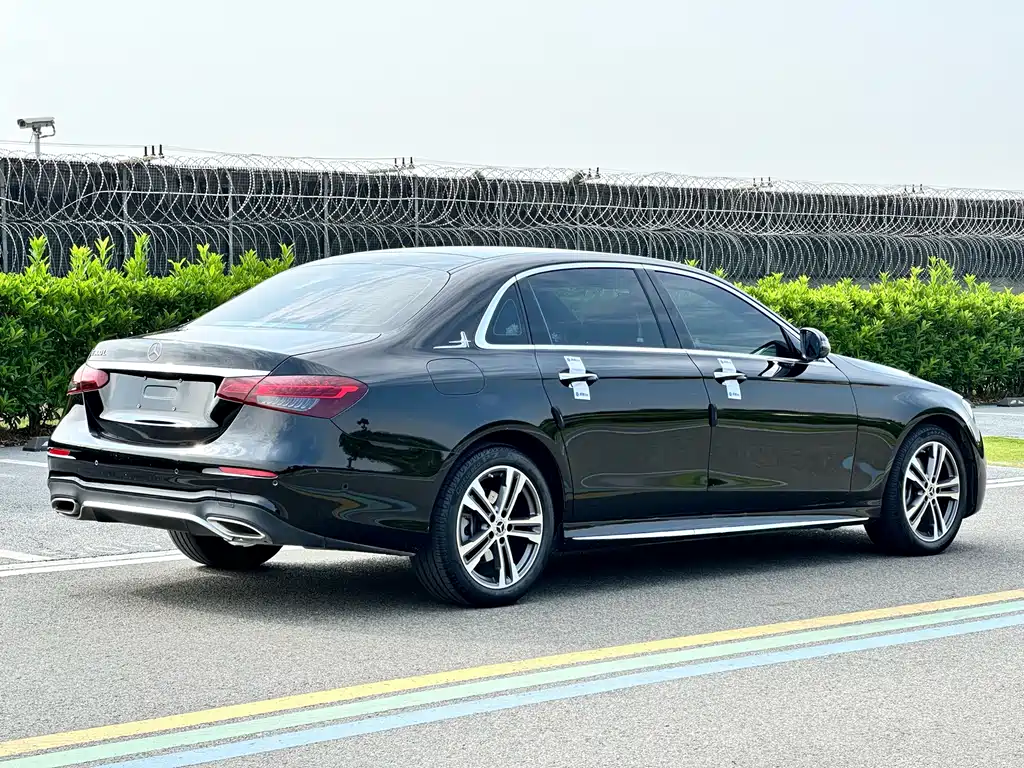 Mercedes-Benz E-Class 2022 — фото 7