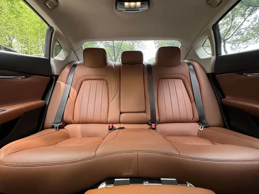 Maserati Quattroporte 2017 — фото 18