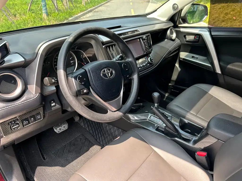Toyota RAV4 2017 — фото 14