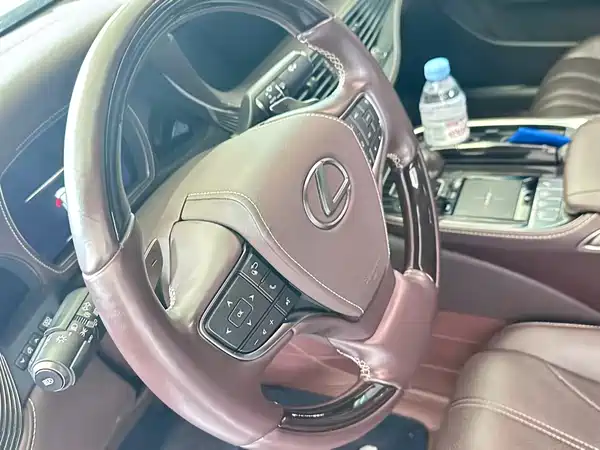 Lexus LS 2018