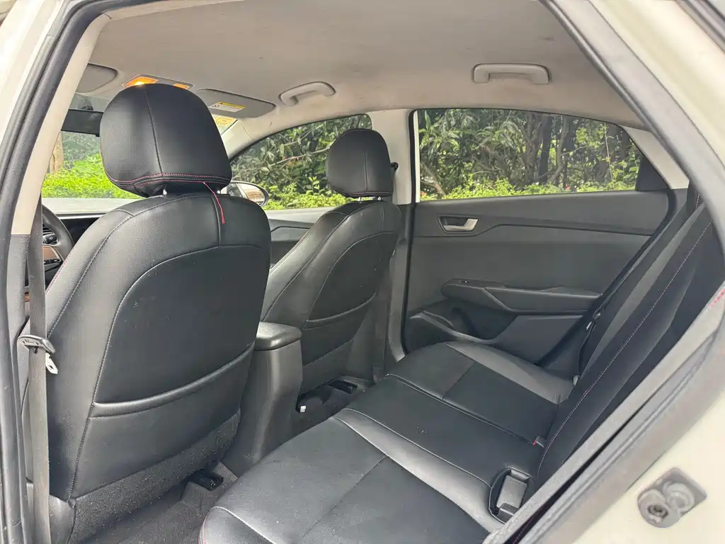 Hyundai Verna 2017 — фото 10