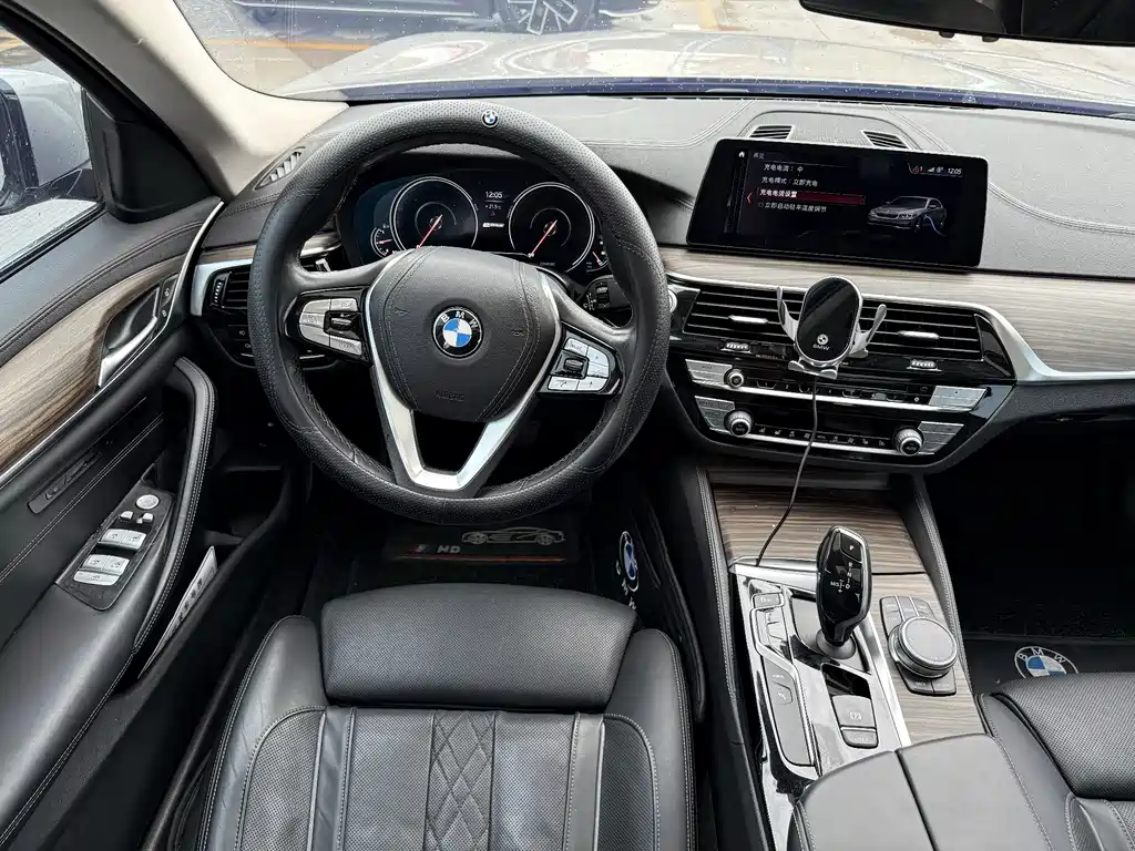 BMW 5 Series New Energy 2018 — фото 11