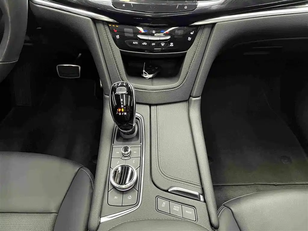 Cadillac XT6 2024 — фото 13