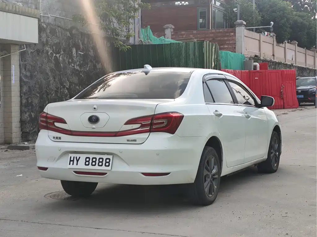 BYD Qin NEV 2018 — фото 13